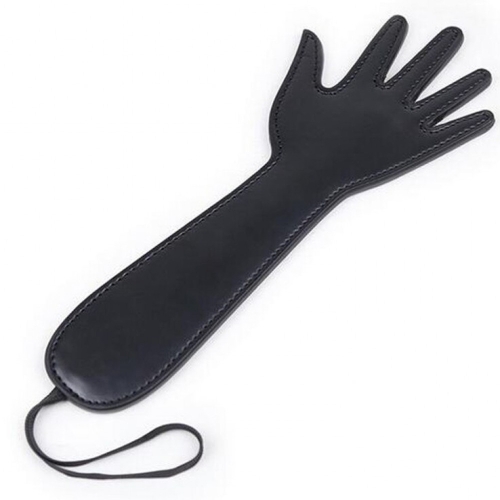 BDSM plácačka, černá hladká umělá kůže, ruka