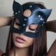 Kožená maska černá kočka, pásek a druky