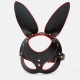 Černá kožená maska králík, červený lem, druky a opasek